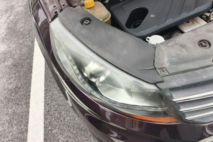 Used Dongfeng Fengon 580 2016 1.5T Manual Comfort Model Right Front Headlight