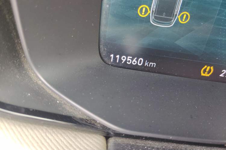 Used Lynk & Co 01 2017 2.0T Two-Wheel Drive Pro Edition Odometer Close Up