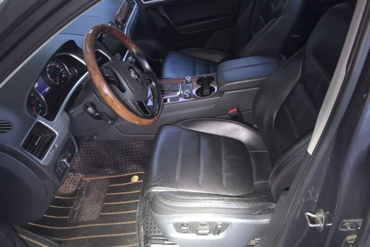 Used Volkswagen Touareg 2011 3.0 TSI Standard Version Left Front Seat