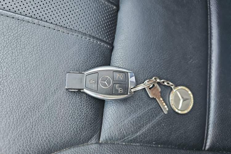 Used Mercedes-Benz R-Class 2017 R 320 4MATIC Business Edition Prestige Model
