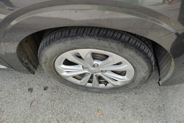 Used Wuling Jiachen 2022 1.5T CVT Smart Luxury Version Right Front Wheel Hub