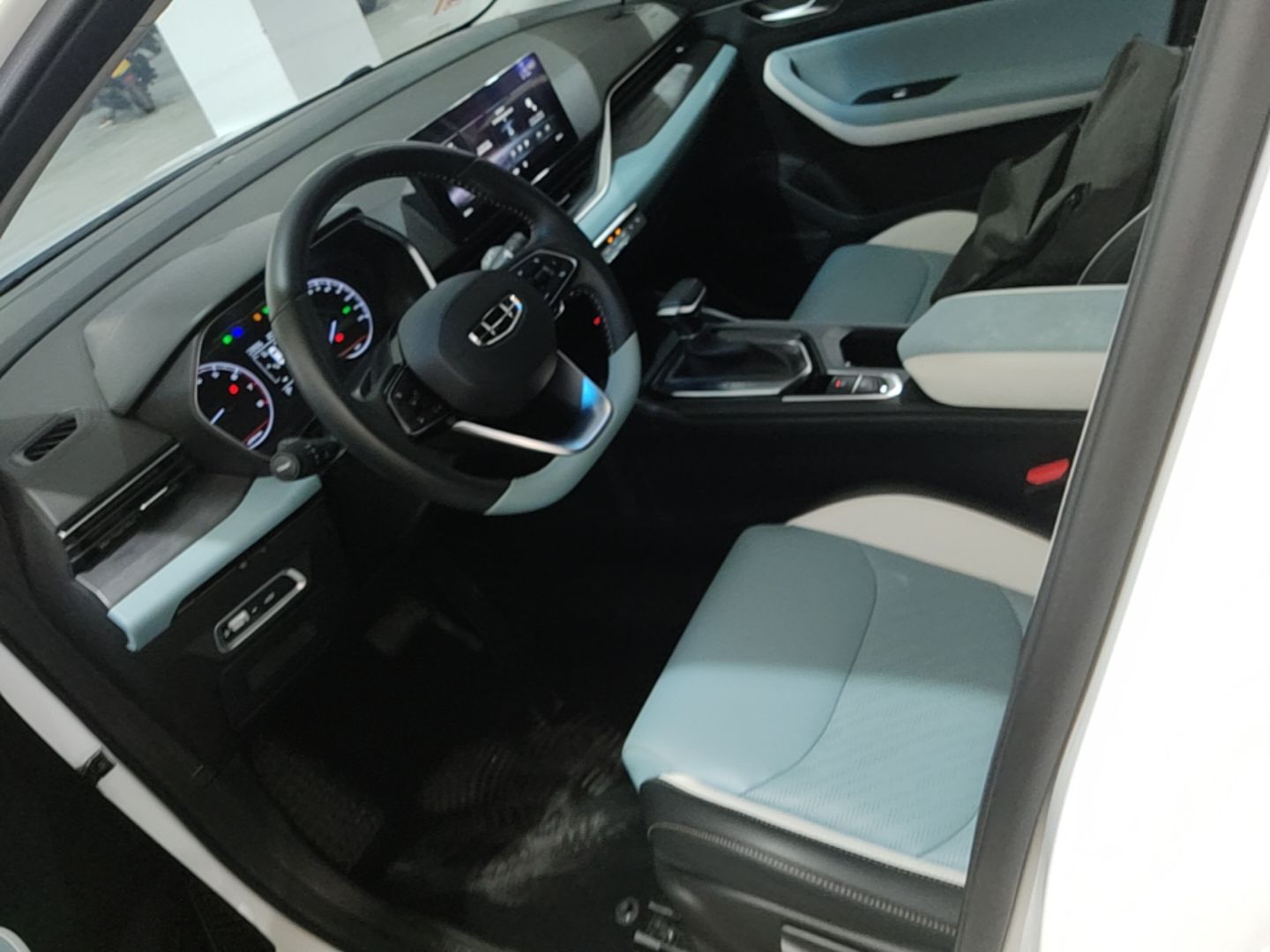Geely Auto Emgrand S 2022 1.4T CVT Crossover Player Edition — снимка 17