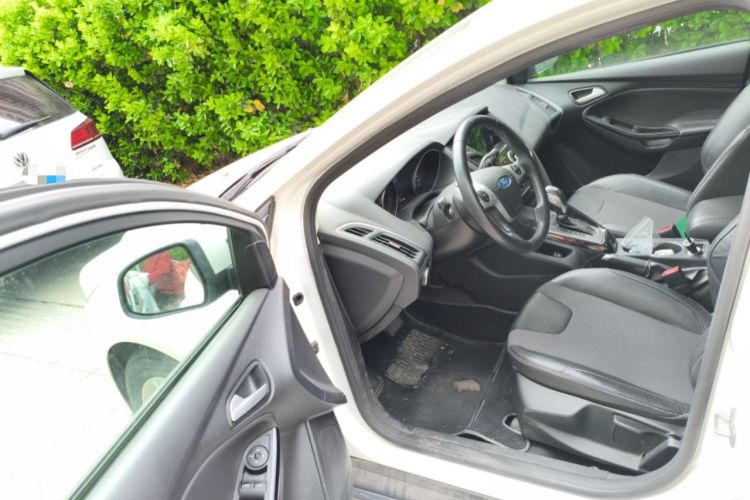 Used Ford Focus 2012 Hatchback 1.6L Automatic Fashion Edition Driver Seat