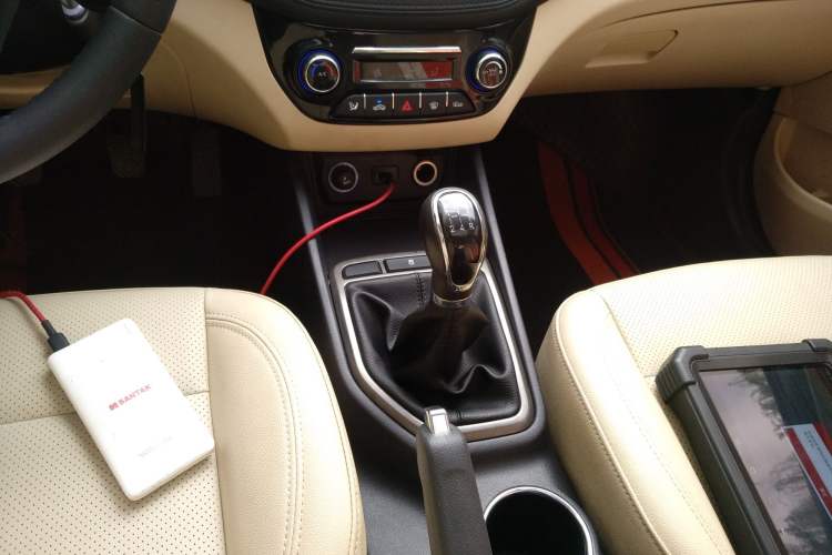 Used CHANGAN Eado 2016 1.6L Manual Fashion Edition Gear Lever