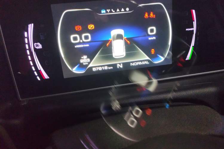 Used ORA White Cat 2022 Upgraded Model 305km Range Luxury Version Lithium-Ion Battery Odometer Close Up