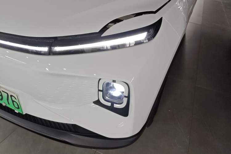 Used Geometry E Firefly 2024 401 km Fluorescent
