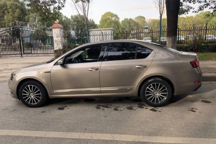 Used Skoda Octavia 2019 TSI230 DSG Luxury Edition