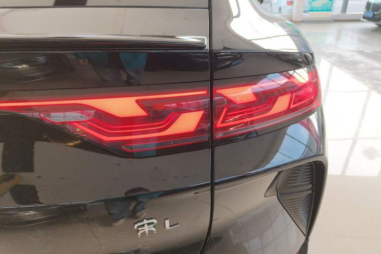 Used BYD Song L EV 2025 662 km Ultra-Range Version Exterior 6