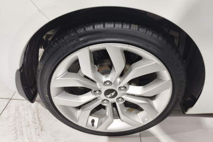 Used Hyundai Veloster 2011 1.6L Automatic Luxury Edition Right Rear Wheel Hub