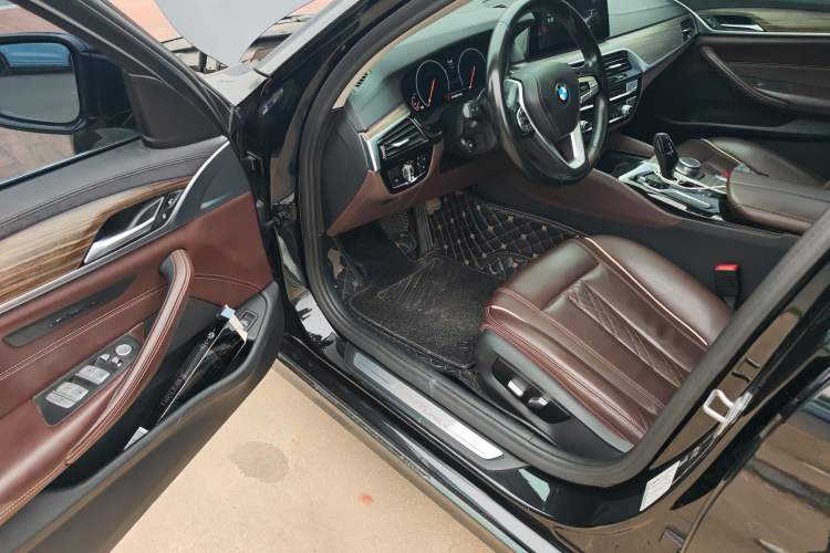 Used BMW 5 Series 2019 Facelifted 530Li Leading Edition Luxury Package
