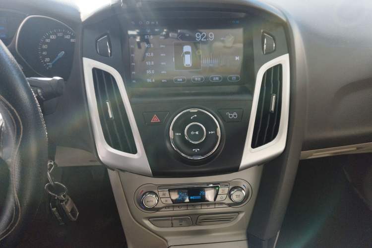 Used Ford Focus 2012 Sedan 1.6L Manual Fashion Edition
