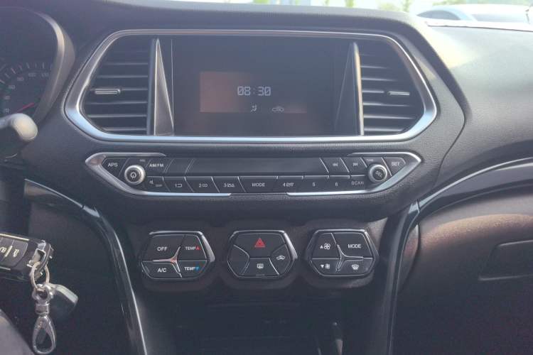 Used GAC Trumpchi GS4 2017 200T Manual Two-Wheel Drive Elite Edition Audio And AC Panel