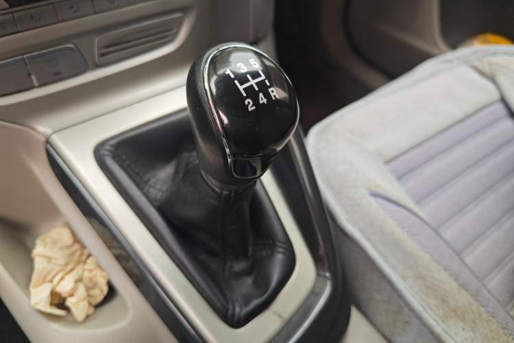 Used Ford Focus 2012 Sedan 1.6L Manual Fashion Edition Gear Lever