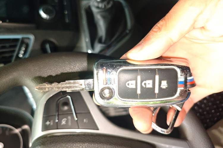 Used Foton Toano 2023 Urban Edition Van 2.0T Manual Short Wheelbase Low Roof Rear Single Tire 3-Seater Vehicle Key