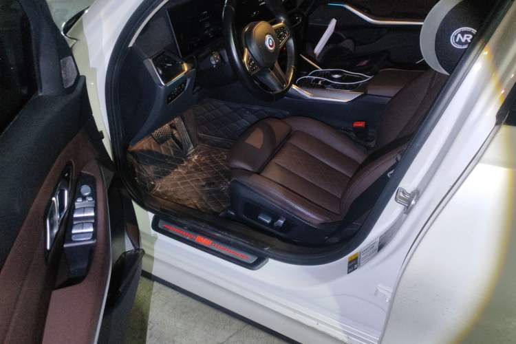 Used BMW i3 2023 eDrive 40 L Midnight Sports Package Driver Seat