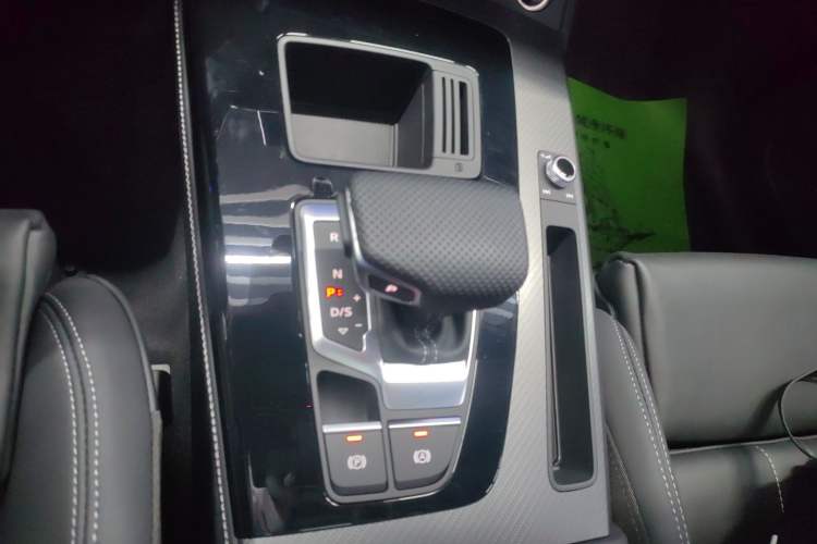 Used Audi Q5L 2023 40T Luxury Dynamic Model Gear Lever