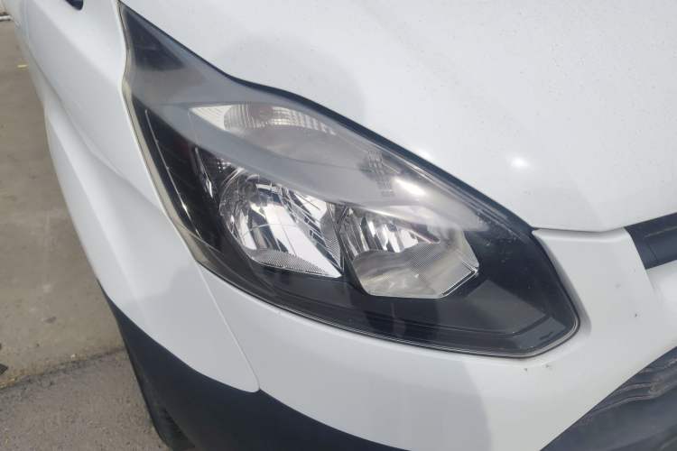 Used Ford Transit 2017 2.0T Diesel Multi-Purpose Commercial Vehicle Short Wheelbase Low Roof China V Standard
