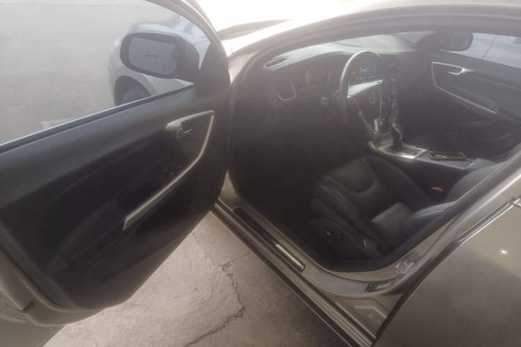 Used Volvo S60 2015 S60L 2.0T Zhiyuan Edition