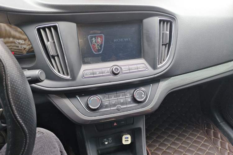 Used Roewe 360 2015 1.5L Manual Luxury Edition Audio And AC Panel