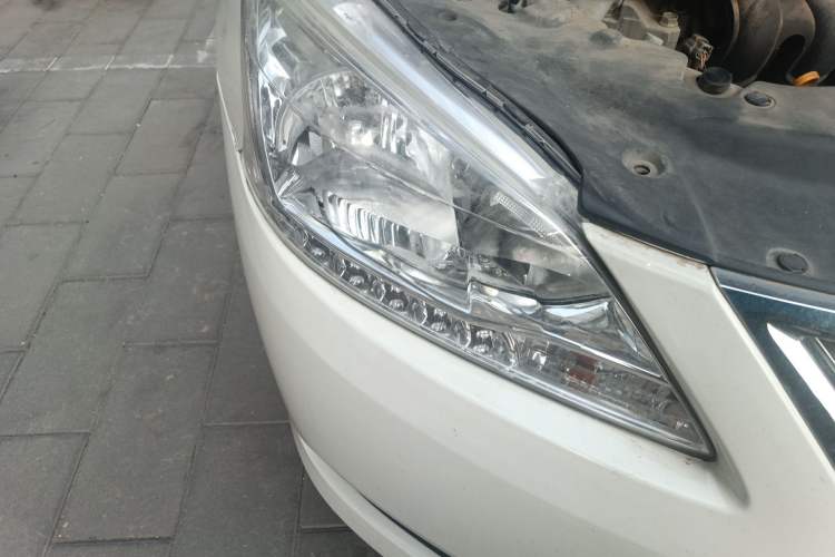 Used Nissan Sylphy 2014 1.6XV CVT Deluxe Edition Right Front Headlight