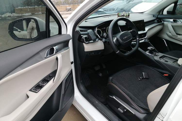 Used Lynk & Co 06 EM-P 2022 PHEV 84 km Range Pro Version