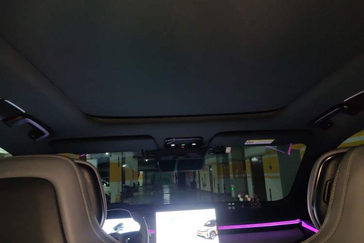 Used Lynk & Co 08 EM-P 2023 120km Long-Range Halo