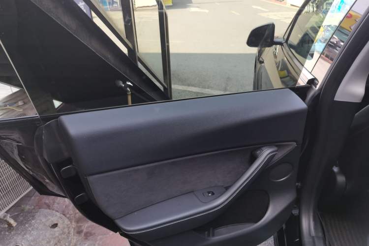 Used Tesla Model Y 2023 Long-Range All-Wheel-Drive Version