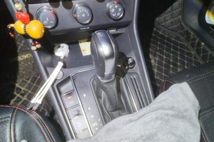 Used Volkswagen Lavida 2023 1.5L Automatic 5 Million Edition Gear Lever