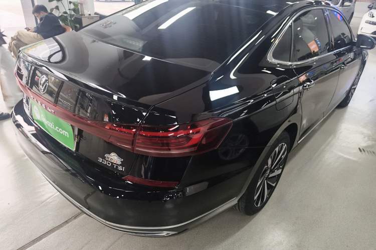 Used Volkswagen Passat 2022 330TSI Starry Luxury Edition Rear Right 45 Deg