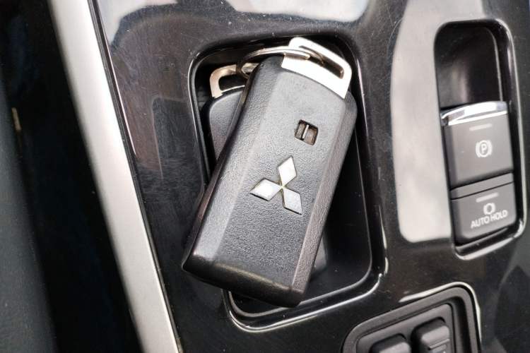 Used Mitsubishi Outlander 2020 2.0L Two-Wheel Drive Enjoyment Version 5 Seats Vehicle Key