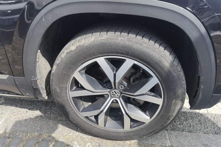 Used Volkswagen Teramont 2017 330TSI Two-Wheel-Drive Luxury Edition Right Front Wheel Hub