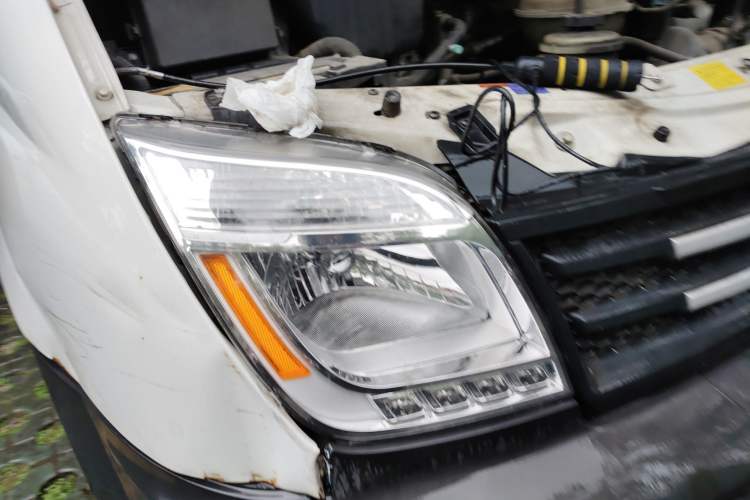 Used SAIC MAXUS Xintu V80 2016 2.5T AMT Aoyuntong National V Short Wheelbase Low-Roof 6-Seater