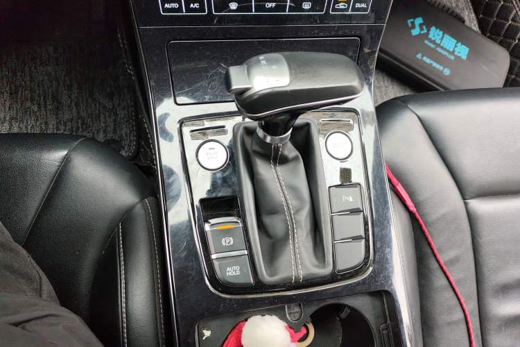 Used Hongqi H5 2018 30TD Smart Connect Dynamic Edition Gear Lever