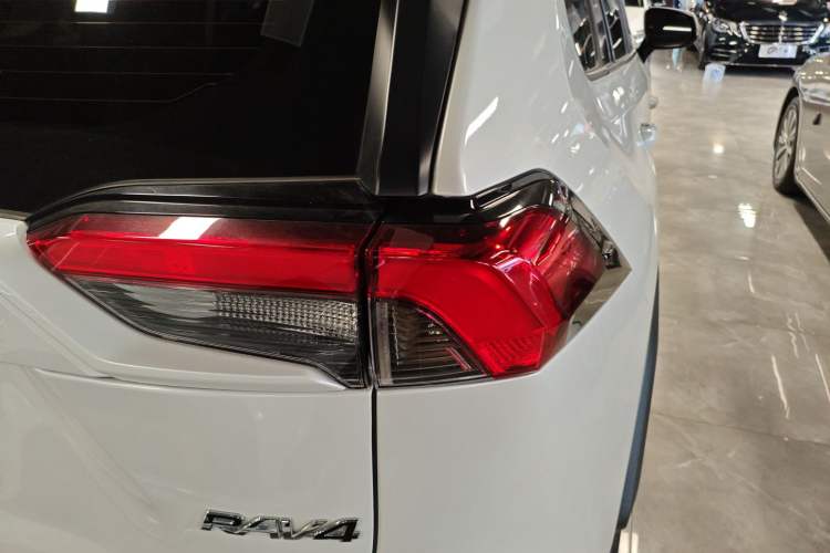 Used Toyota RAV4 2022 2.0L CVT Two-Wheel Drive Fashion Edition
