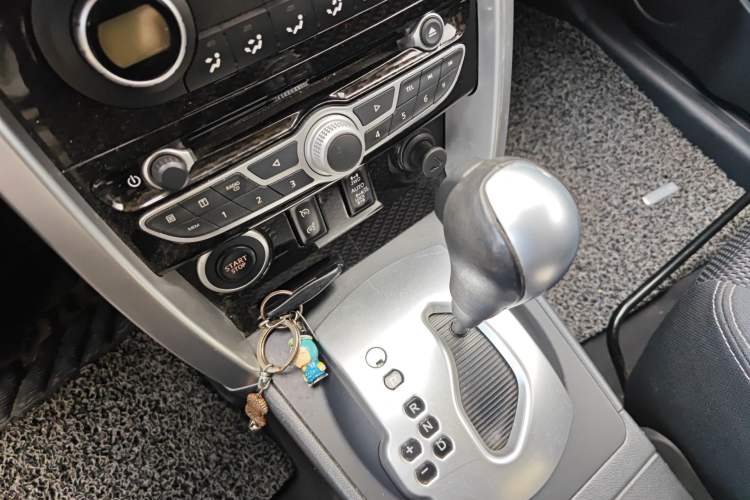 Used Renault Koleos 2012 2.5 4x4 Urban Edition Gear Lever