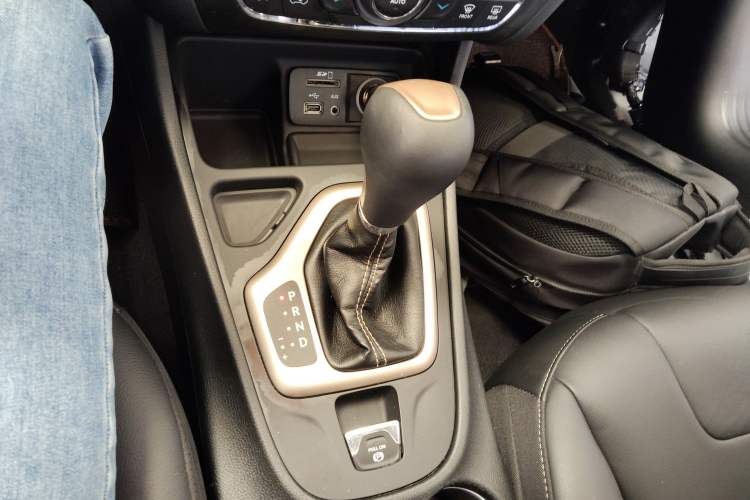 Used Jeep Cherokee 2017 2.0L Superior Edition Gear Lever