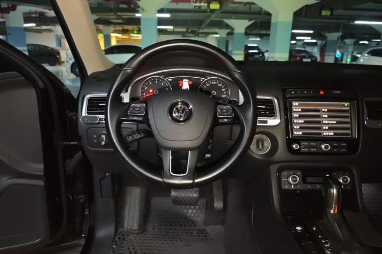 Used Volkswagen Touareg 2017 3.0 TSI R-Line Peak Edition Steering Wheel