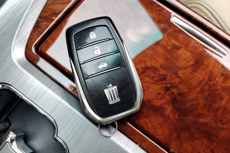 Used Toyota Crown 2012 2.5L Royal Leather Edition Vehicle Key