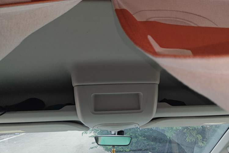 Used SAIC MAXUS Xintu V90 2022 2.0T Automatic Zhiyun King Rear-Drive Long Wheelbase High-Roof Design with Single Rear Tire—6/7 Seater
