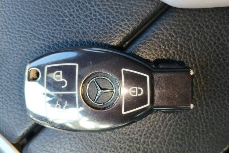 Used Mercedes-Benz GLC 2019 GLC 260 L 4MATIC Luxury Model Vehicle Key