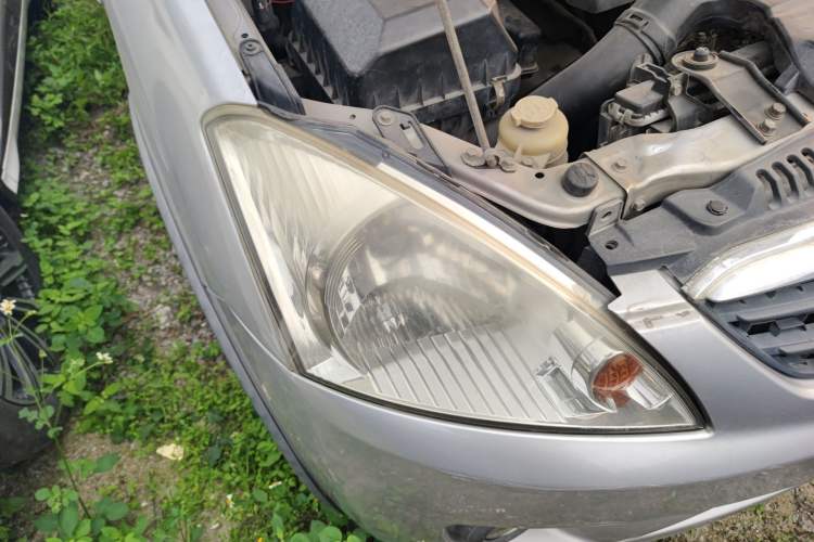 Used Mitsubishi Zinger 2011 2.0L Automatic Luxury Version Right Front Headlight