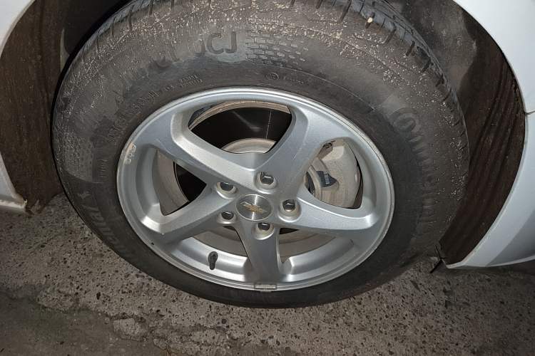 Used Chevrolet Malibu XL 2018 530T Automatic Luxury Edition Right Front Wheel Hub