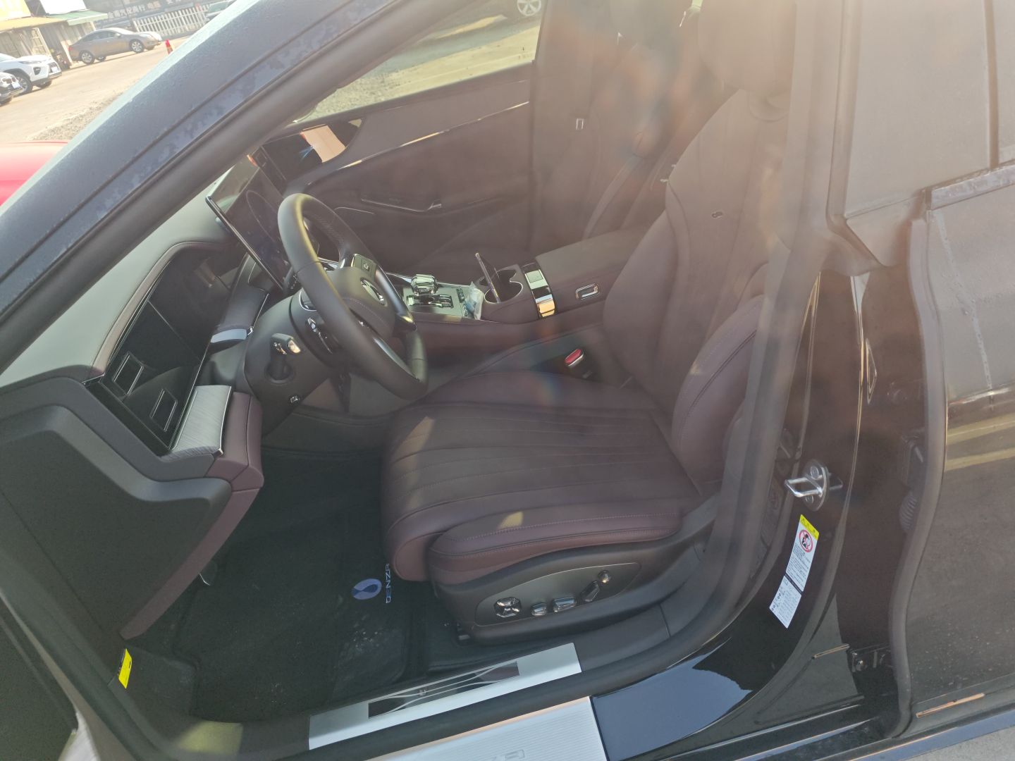 Переднее сиденье в автомобиле