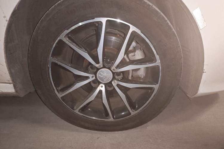 Used BYD Song MAX 2018 1.5T Automatic Smart Connect Luxury 6-Seater Right Front Wheel Hub