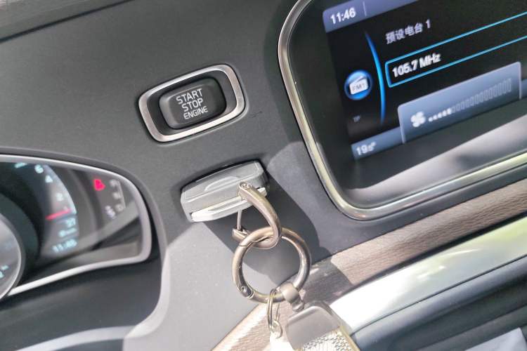 Used Volvo V40 2013 2.0T Zhiya Edition
