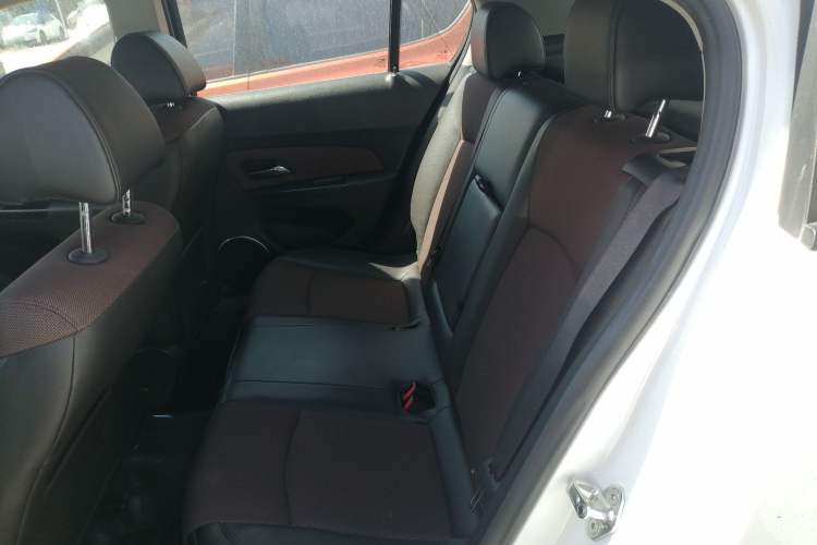 Used Chevrolet Cruze 2013 Hatchback 1.6L Manual Luxury Model