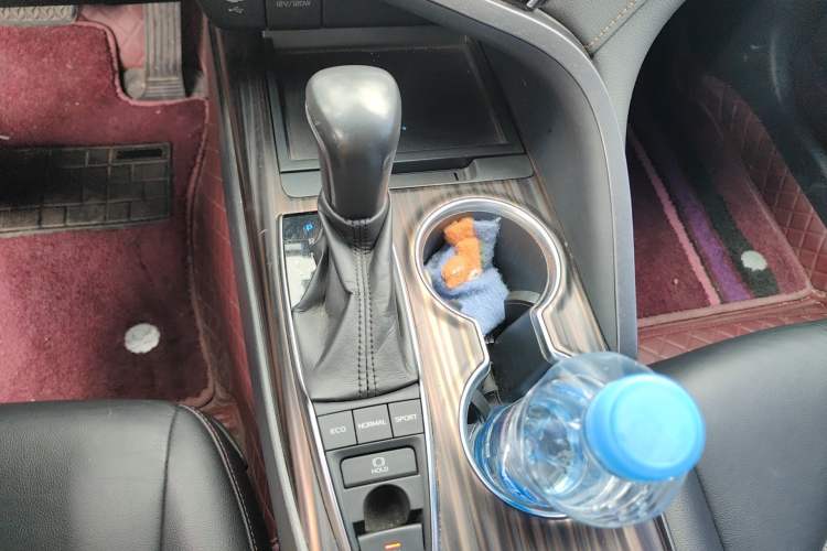 Used Toyota Camry 2018 2.5G Luxury Edition Gear Lever