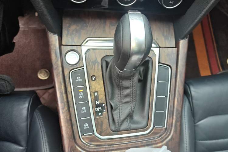 Used Volkswagen Magotan 2018 Facelift 330TSI DSG Luxury Model Gear Lever