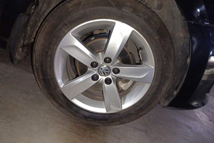 Used Volkswagen Santana 2015 1.6L Manual Comfort Edition Right Front Wheel Hub