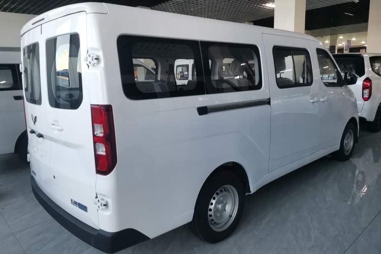 Used Wuling Yangguang 2025 Model 310KM Bus Edition—Customized by CATL